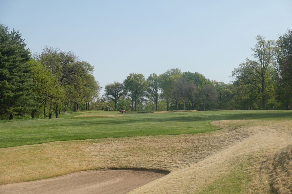 4th (St Andrews) Hole at St. Louis Country Club (410 Yard Par 4)